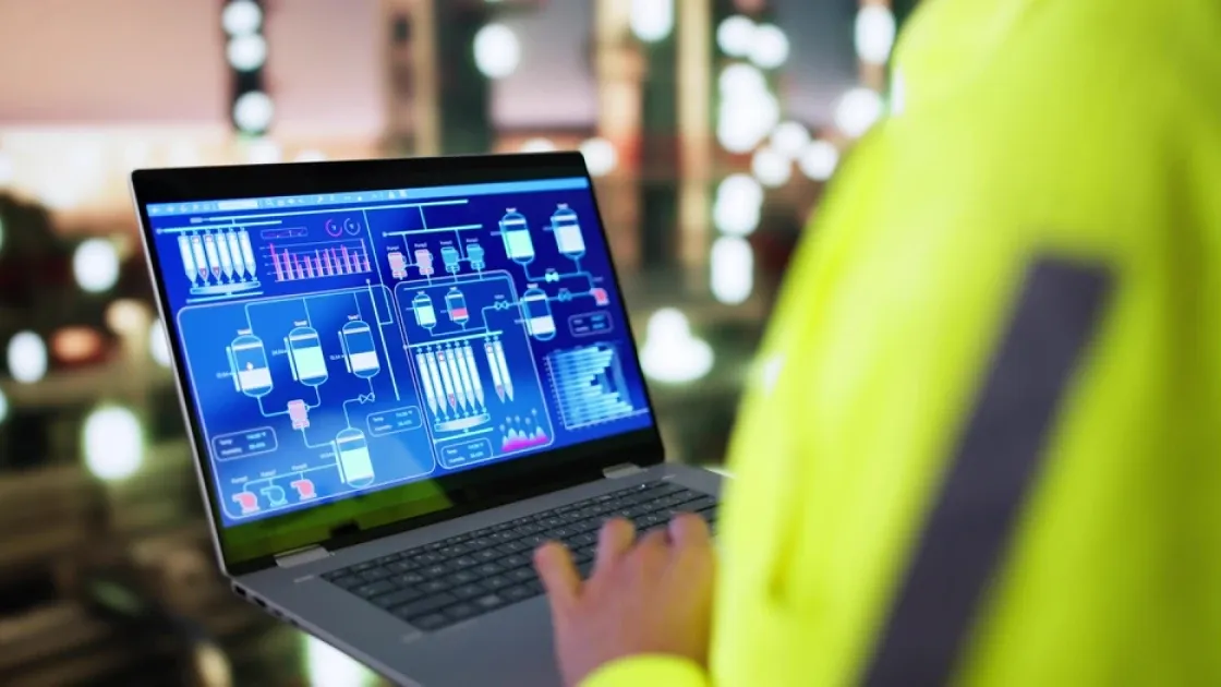 Tableau de planification montrant l’allocation optimale des machines et la charge atelier en temps réel.