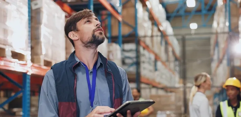Qu’est-ce qu’un logiciel WMS ? Fonctionnalités, avantages et comment choisir le bon système de gestion d’entrepôt